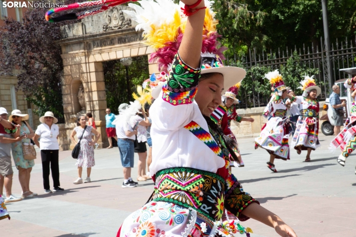 El ritmo y el color de Santiago de Bombori