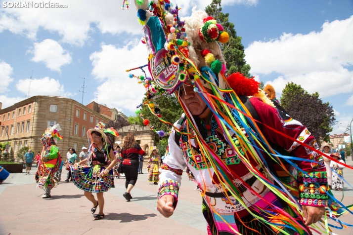 El ritmo y el color de Santiago de Bombori