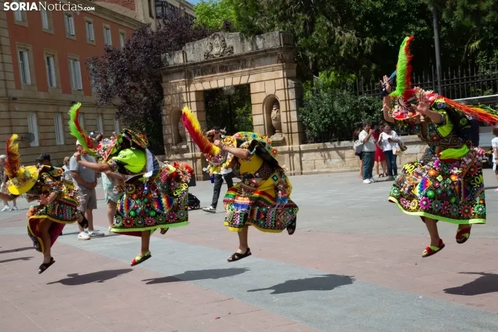 El ritmo y el color de Santiago de Bombori