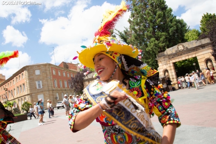 El ritmo y el color de Santiago de Bombori