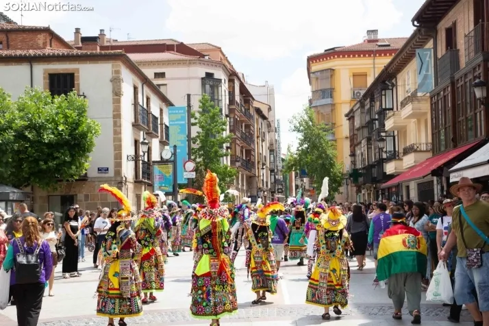 El ritmo y el color de Santiago de Bombori