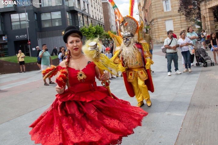 El ritmo y el color de Santiago de Bombori