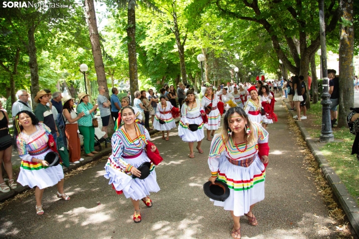 El ritmo y el color de Santiago de Bombori