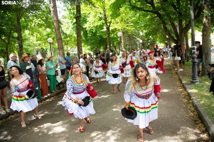 El ritmo y el color de Santiago de Bombori