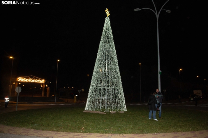 Encendido del árbol en Golmayo