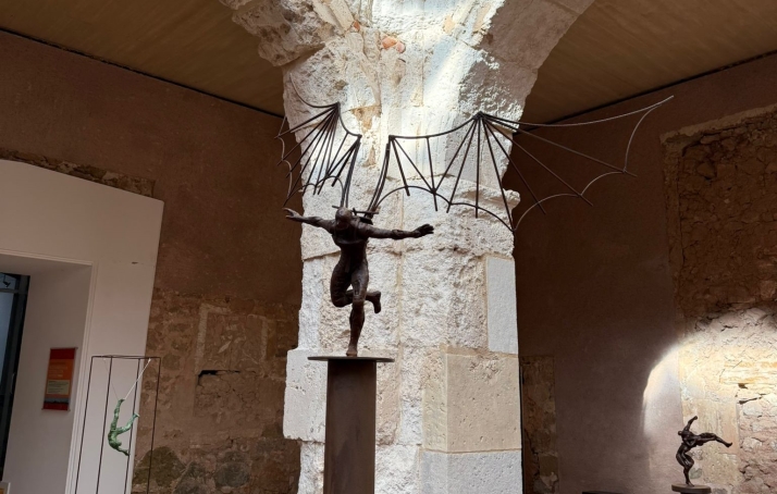 El Palacio Ducal de Medinaceli acoge hasta febrero esculturas que dialogan entre Oriente y Occidente