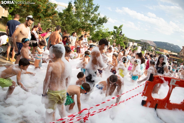 Fiesta de la espuma en Camaretas
