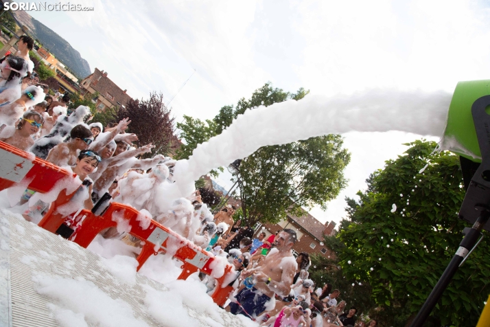 Fiesta de la espuma en Camaretas