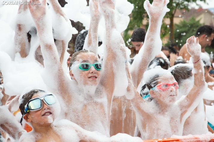 Fiesta de la espuma en Camaretas