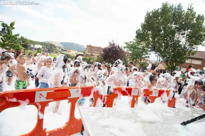 Fiesta de la espuma en Camaretas