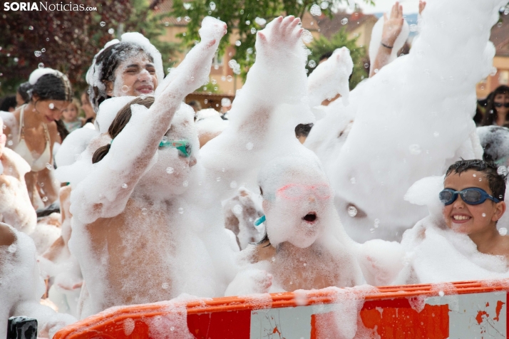 Fiesta de la espuma en Camaretas