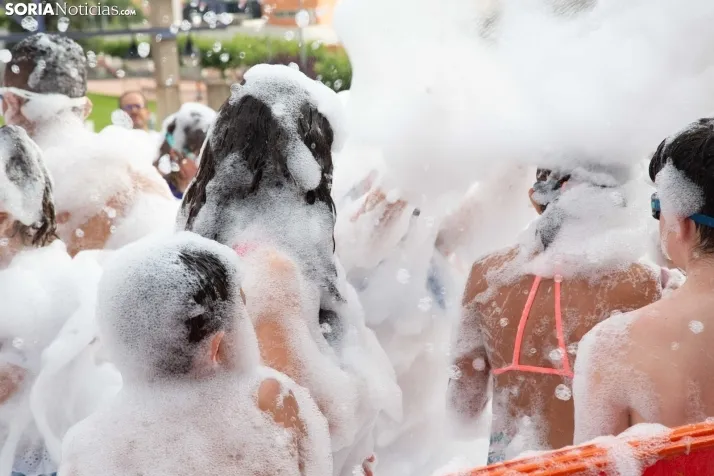 Fiesta de la espuma en Camaretas