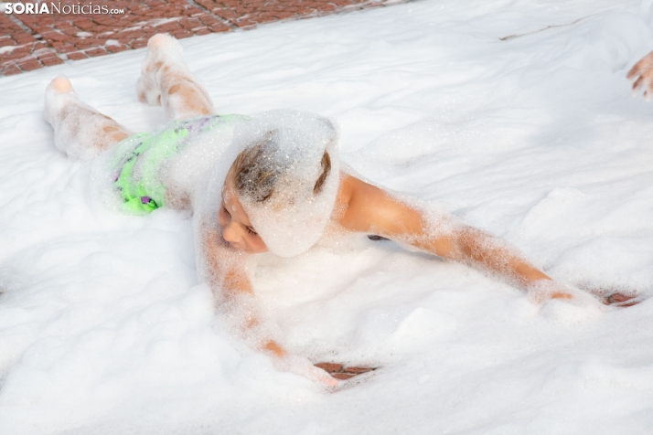 Fiesta de la espuma en Camaretas