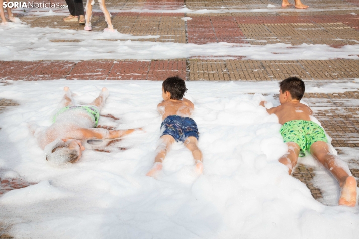 Fiesta de la espuma en Camaretas