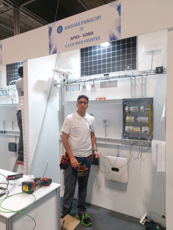 Anouar Ennaciri compite en la final de J&oacute;venes Instaladores en Matelec