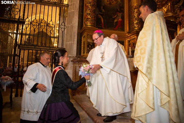 Ofrenda floral a la Virgen del Espino