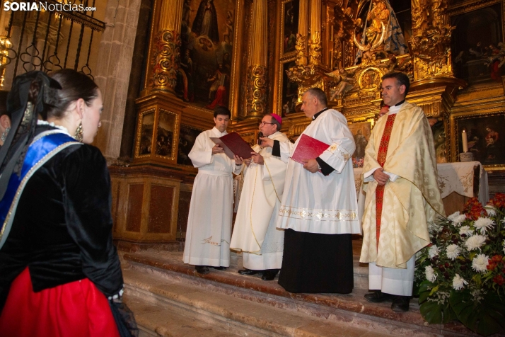 Ofrenda floral a la Virgen del Espino