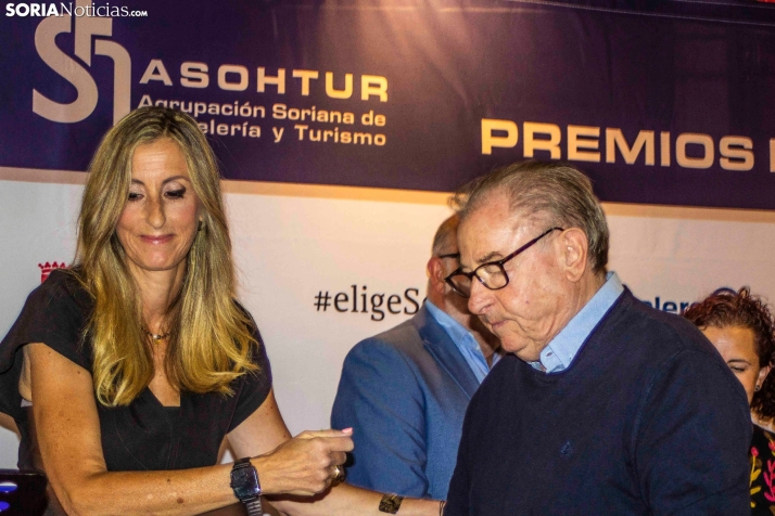 GALER&Iacute;A | Emoci&oacute;n, reconocimiento y homenajes en los premios de la Hosteler&iacute;a