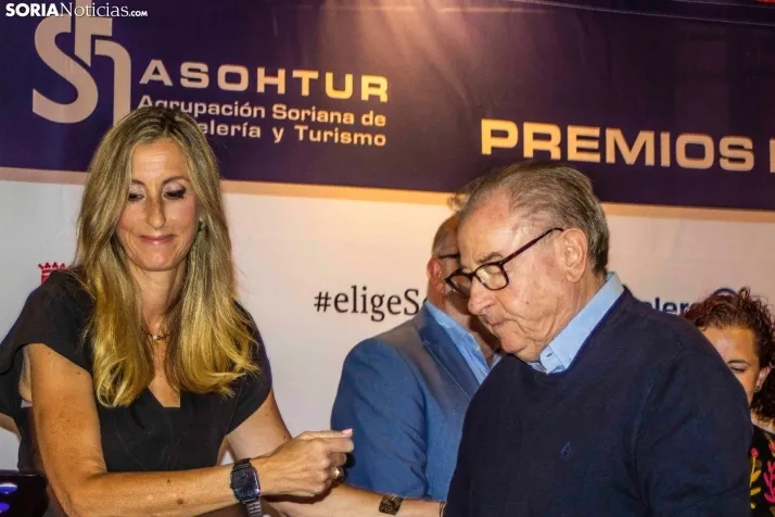 GALER&Iacute;A | Emoci&oacute;n, reconocimiento y homenajes en los premios de la Hosteler&iacute;a
