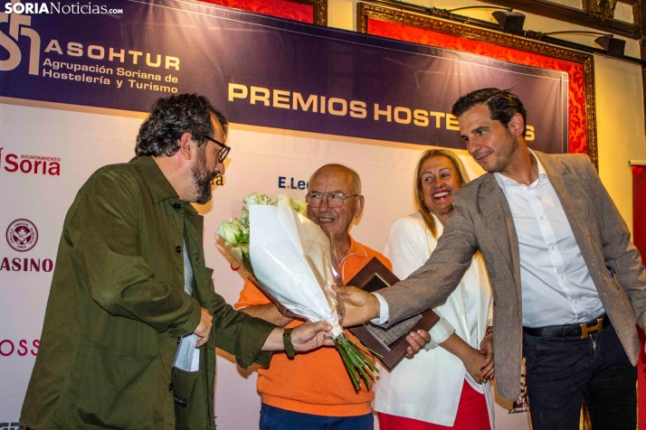 GALER&Iacute;A | Emoci&oacute;n, reconocimiento y homenajes en los premios de la Hosteler&iacute;a