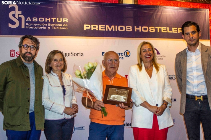 GALER&Iacute;A | Emoci&oacute;n, reconocimiento y homenajes en los premios de la Hosteler&iacute;a