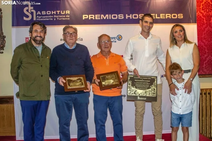 GALER&Iacute;A | Emoci&oacute;n, reconocimiento y homenajes en los premios de la Hosteler&iacute;a