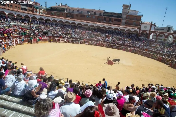 Viernes de Toros 2025 matinal plaza
