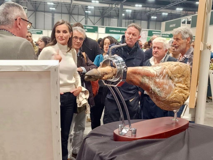 El arte de un pintor de un pueblo de Soria sorprende a la Reina Letizia