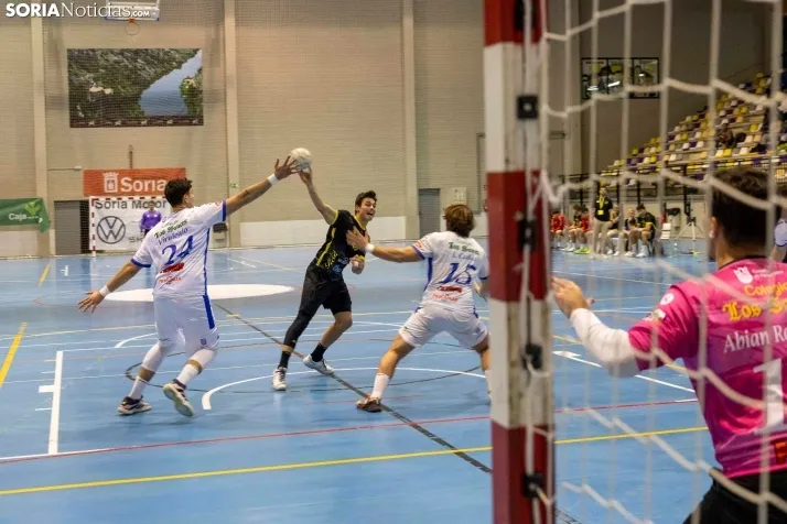 Balomano: BM Soria vs Club Cisne./ Viksar Fotografía