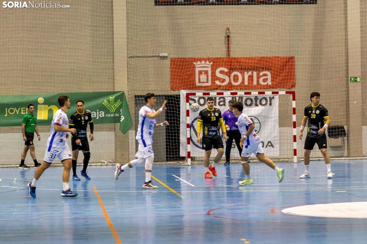Balomano: BM Soria vs Club Cisne./ Viksar Fotografía