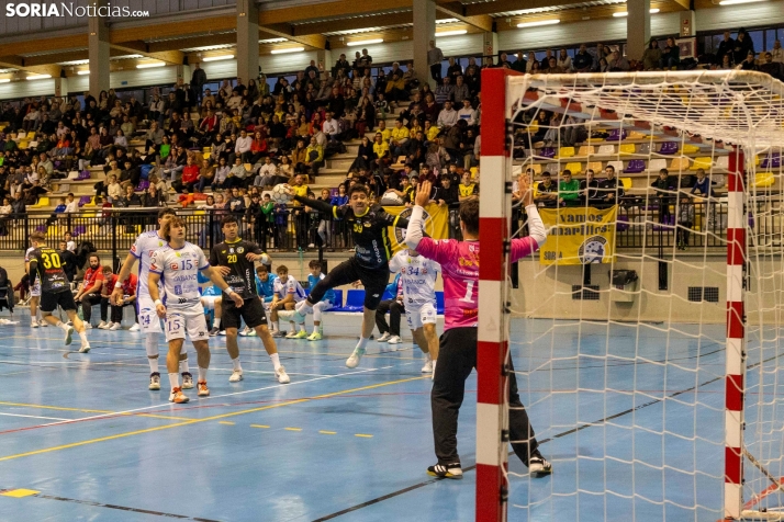 Balomano: BM Soria vs Club Cisne./ Viksar Fotografía