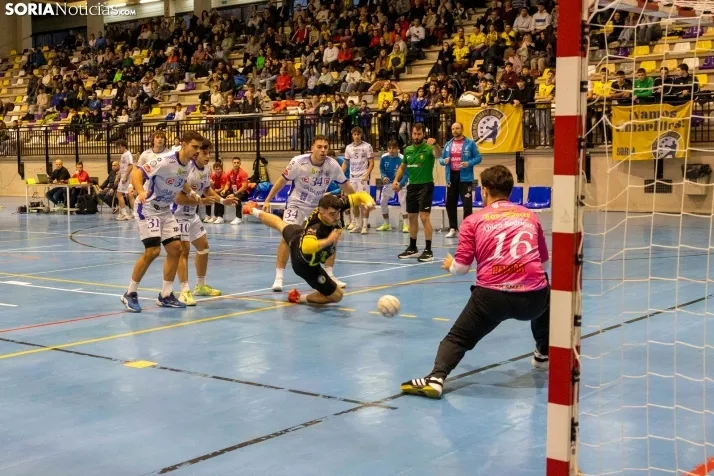 Balomano: BM Soria vs Club Cisne./ Viksar Fotografía