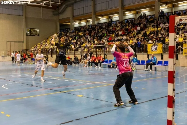 Balomano: BM Soria vs Club Cisne./ Viksar Fotografía