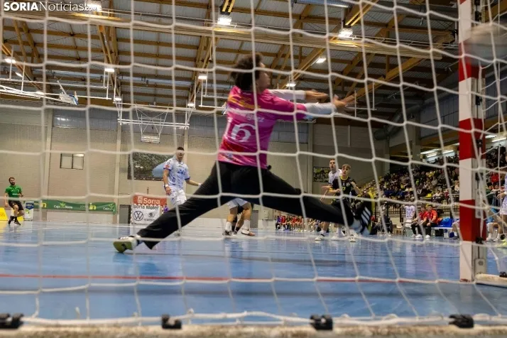 Balomano: BM Soria vs Club Cisne./ Viksar Fotografía