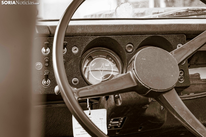 Coches clásicos en San Esteban 2025./ Viksar Fotografía