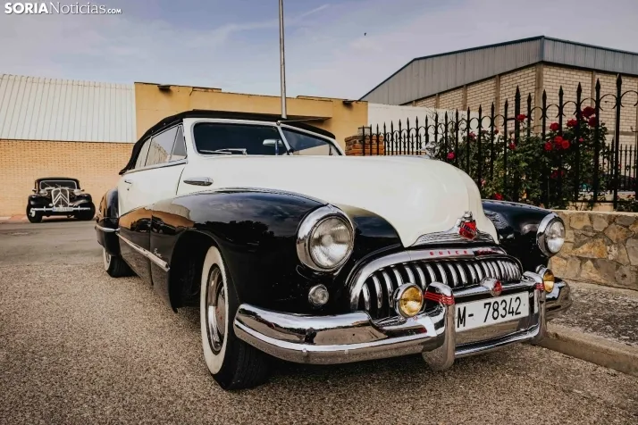 Coches clásicos en San Esteban 2025./ Viksar Fotografía