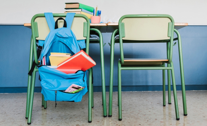 Sin chaleco antibalas: la carta abierta de un antiguo alumno a sus profesores de los 90