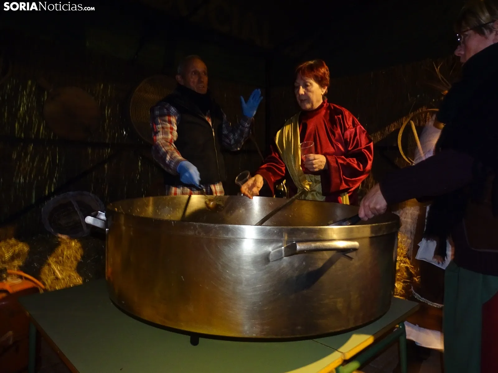 Foto 10 - CR&Oacute;NICA Y FOTOS | &Oacute;lvega, en conjunto, resplandece con su tradicional bel&eacute;n viviente