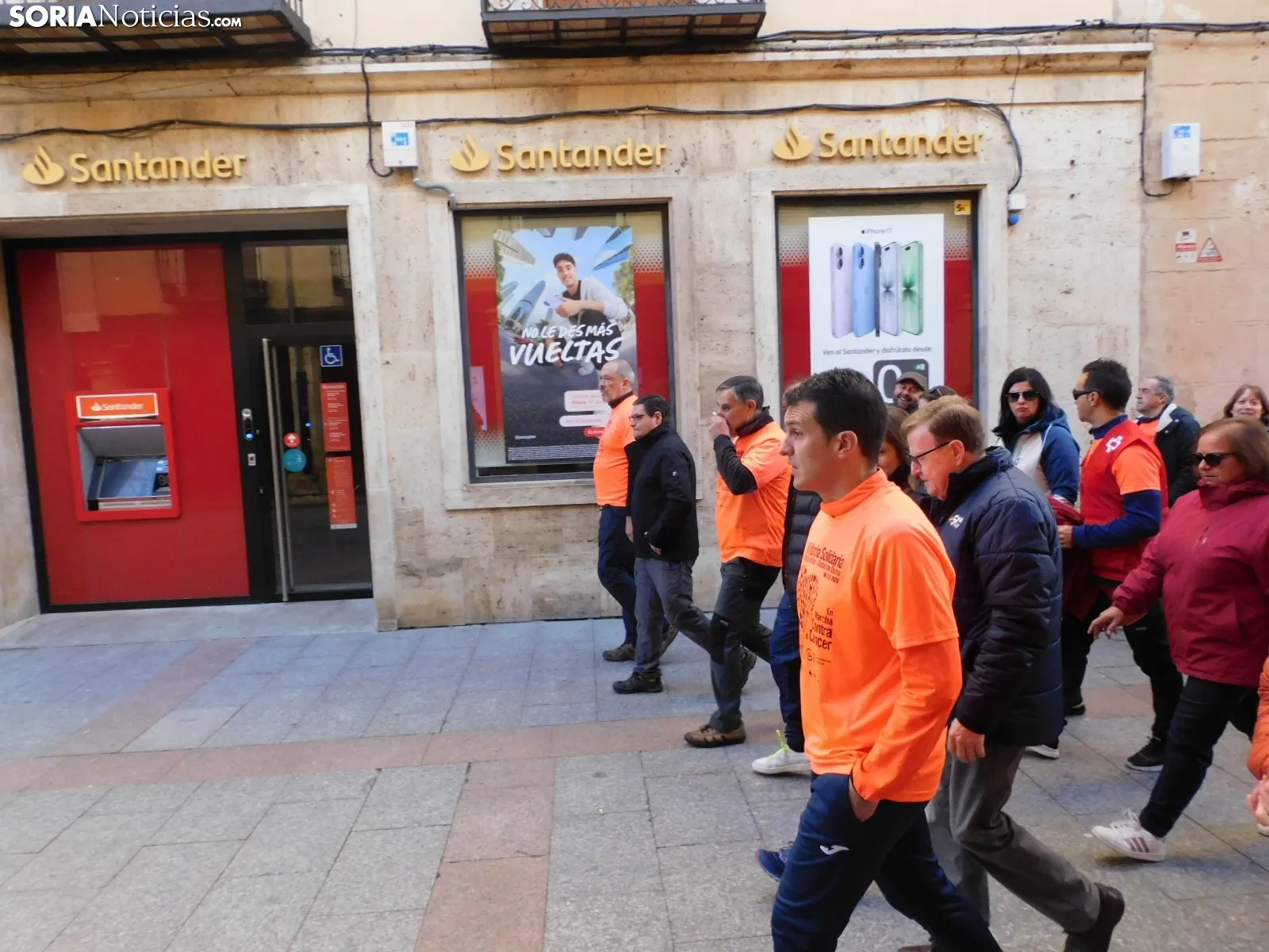 Foto 10 - Galer&iacute;a y cr&oacute;nica | El Burgo se viste de naranja para luchar contra el c&aacute;ncer