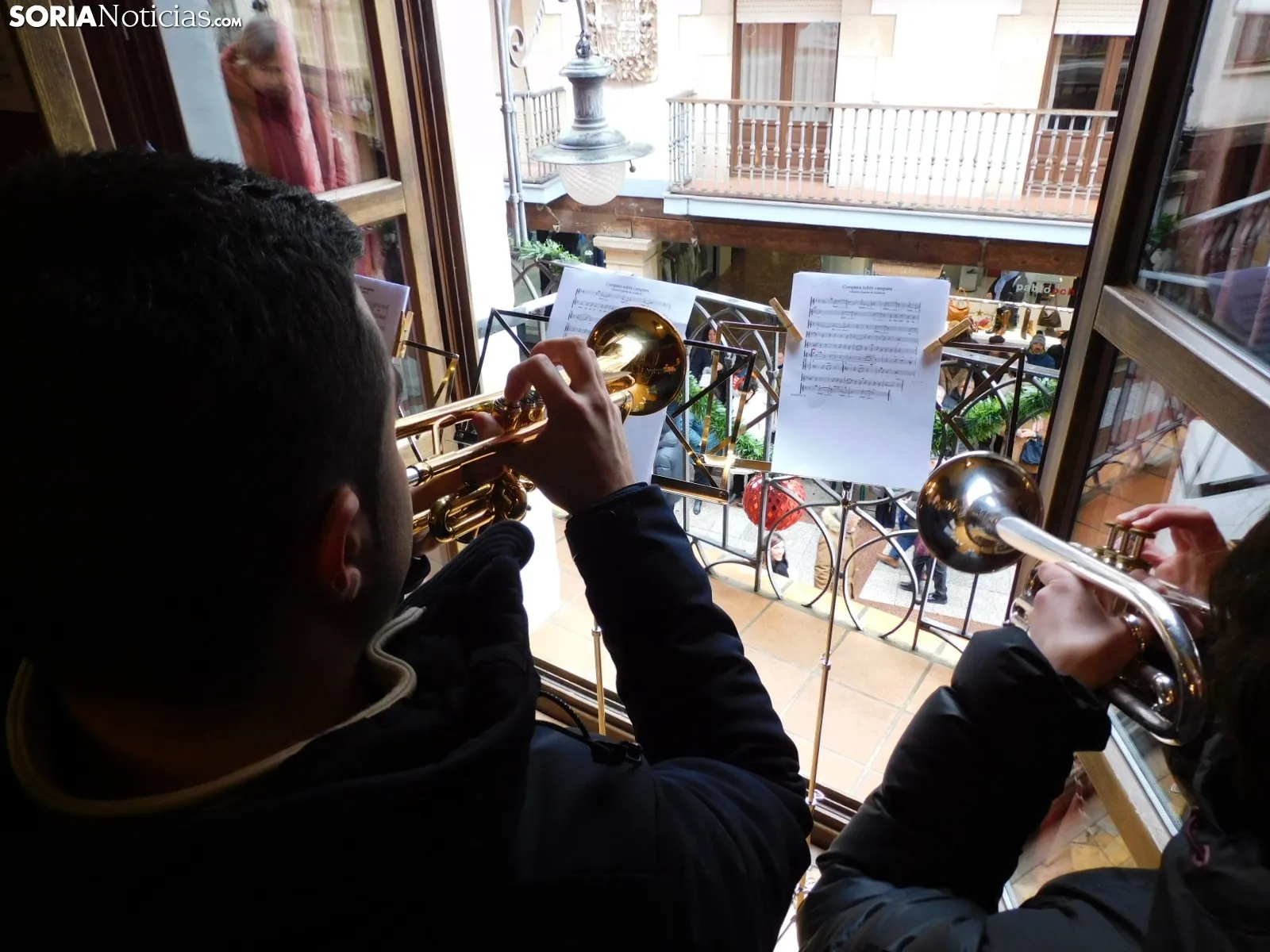 Imagen de uno de los conciertos durante este mediodía de viernes. /PC