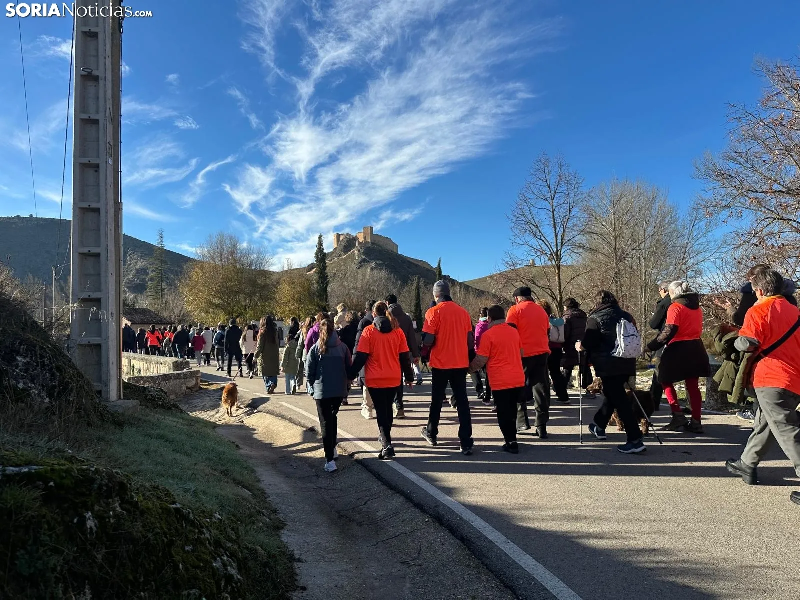 Foto 7 - Galer&iacute;a y cr&oacute;nica | El Burgo se viste de naranja para luchar contra el c&aacute;ncer
