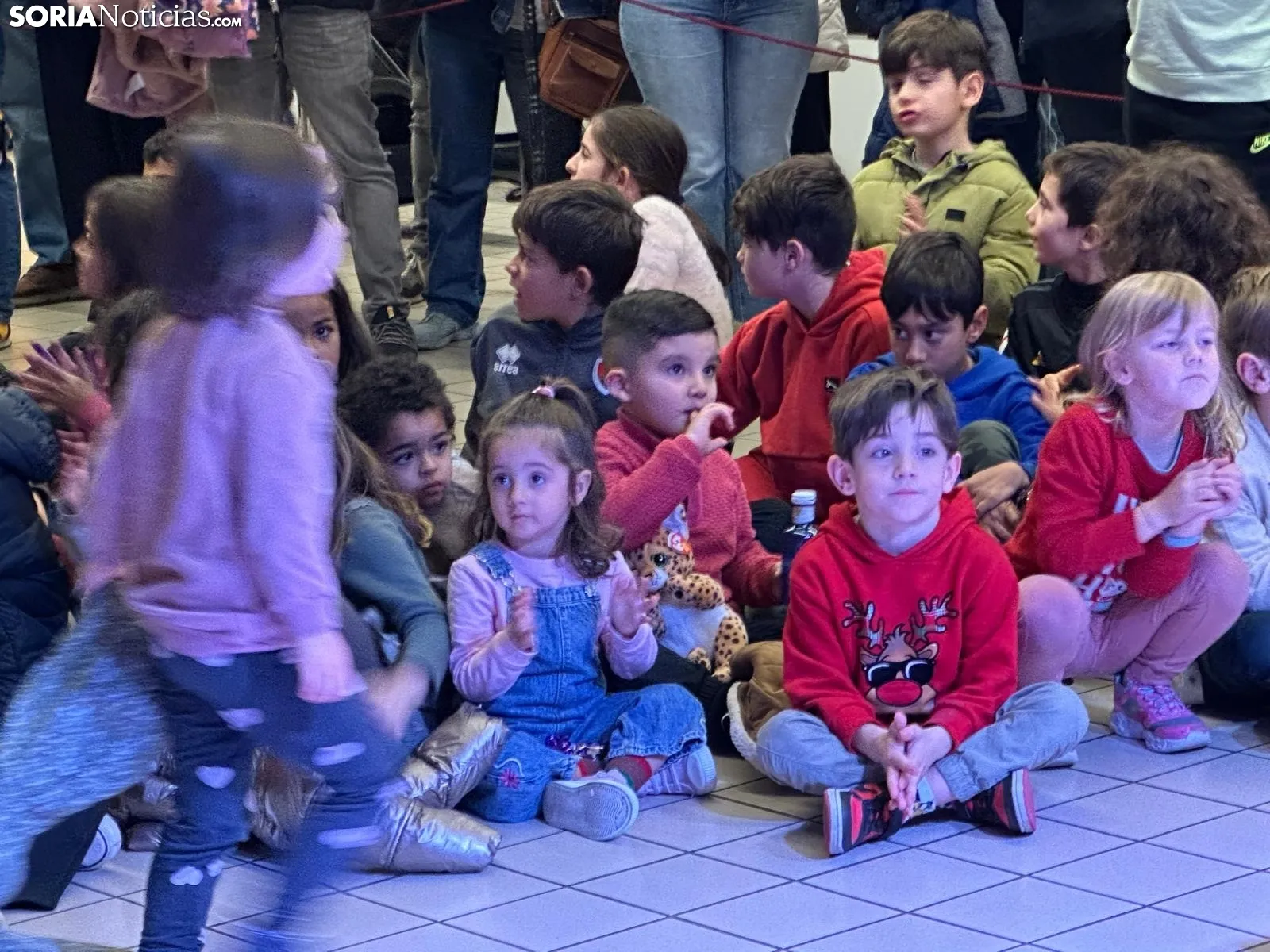 Foto 7 - La Navidad se apodera del E. Leclerc con un elfo que ha desatado las risas de los peque&ntilde;os