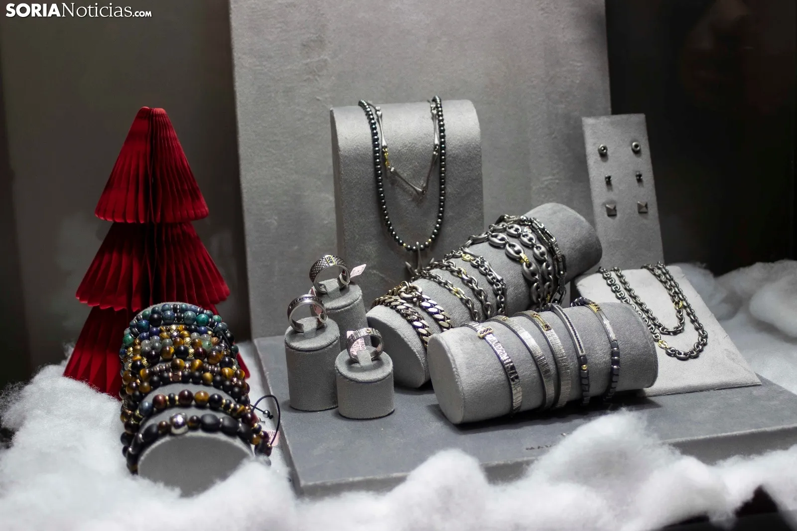 Foto 8 - Monreal da el pistoletazo a la Navidad con la primera colecci&oacute;n de Marina Garc&iacute;a para el hombre soriano