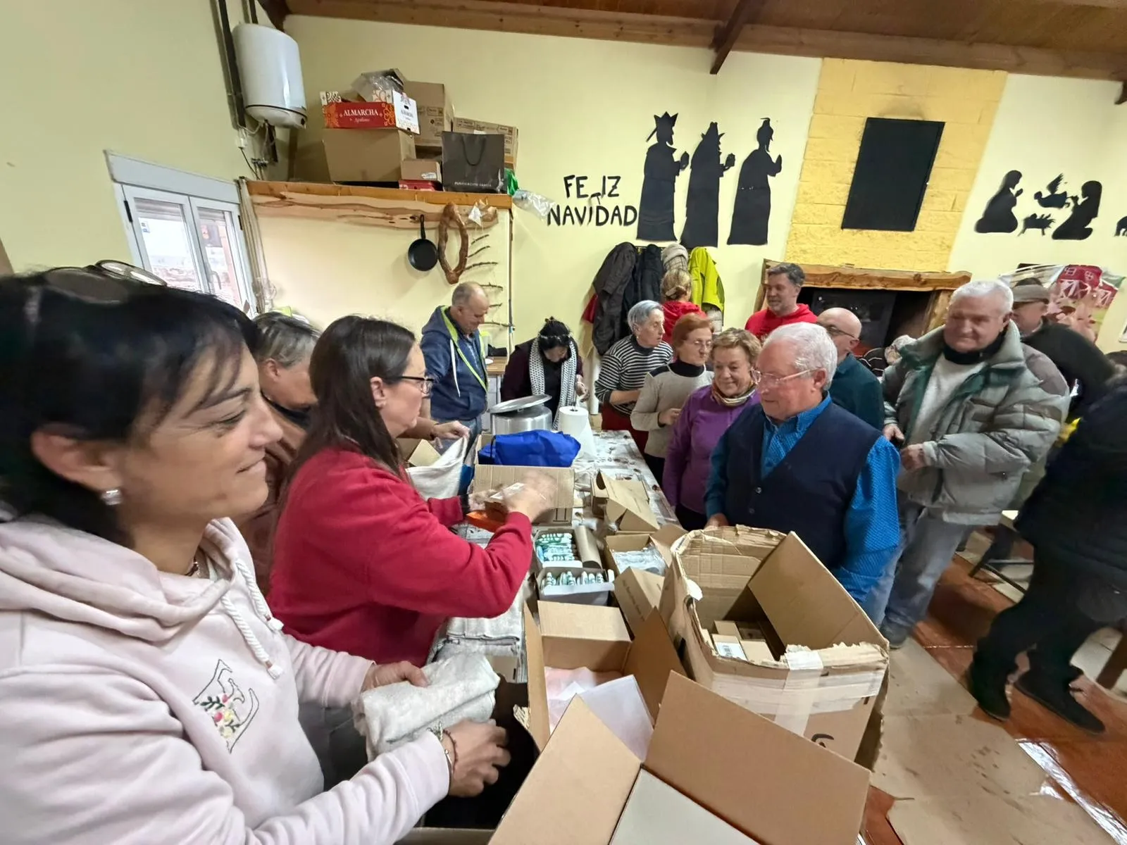 Foto 7 - Unos particulares Ram&oacute;n Garc&iacute;a, Ana Obreg&oacute;n y Bel&eacute;n Esteban dan las campanadas en este pueblo de Soria de 30 habitantes