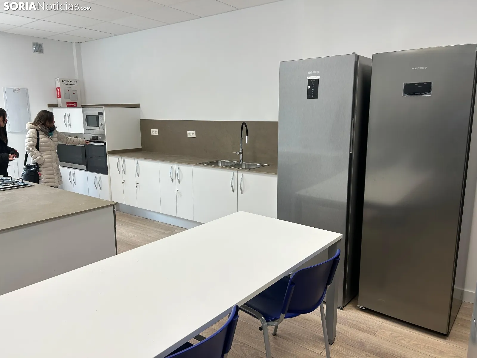 Foto 8 - Los Royales entran en una nueva dimensi&oacute;n con su nuevo Centro C&iacute;vico
