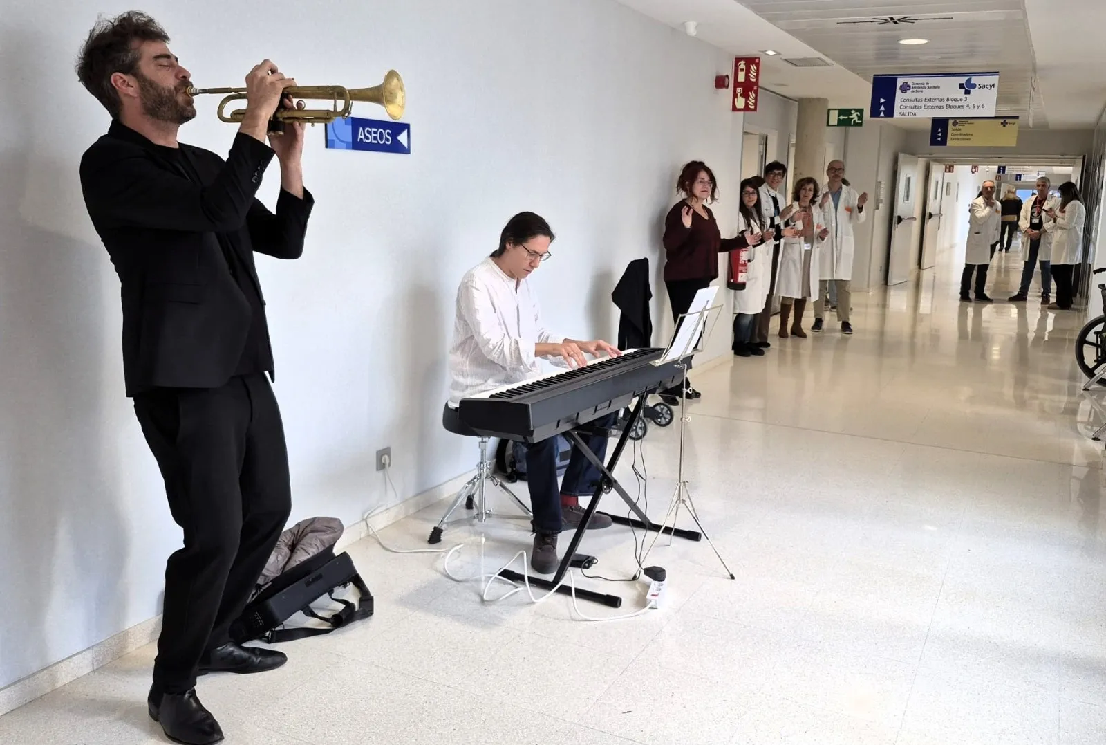 Una imagen de las visitas a las dependencias hospitalarias. /Jta.