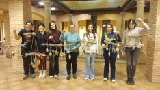 Foto 5 - Diez vecinos de Almaz&aacute;n aprenden a decorar sus hogares con materiales biodegradables