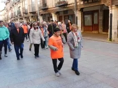 Foto 16 - Galer&iacute;a y cr&oacute;nica | El Burgo se viste de naranja para luchar contra el c&aacute;ncer