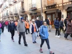 Foto 18 - Galer&iacute;a y cr&oacute;nica | El Burgo se viste de naranja para luchar contra el c&aacute;ncer