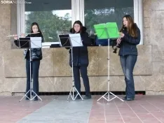 Imagen de uno de los conciertos durante este mediodía de viernes. /PC